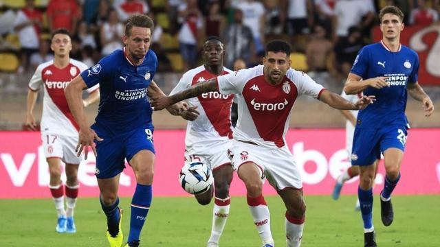 年轻前锋成 年轻前锋成